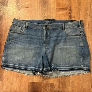 Lane Bryant New Girlfriend Denim Medium Blue Jean Shorts Frayed Stretch Denim 28